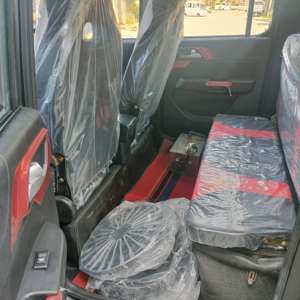 טנדר חשמלי גדול אפור עם הנעה על ידי סוללת ליתיום קלה בעלת ארבעה גלגלים למשפחות, רכב קטגוריה מטען, עמיד. - Product Image 6