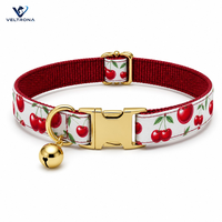 Collier pour chat imprimé cerises avec clochette et boucle dorée, collier réglable pour chaton avec laisse pour petits chats, collier pour animaux de compagnie à motif de fruits