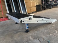 Scène modulaire en alliage d'aluminium avec escalier, installation rapide - Légère, capacité de charge de 500 kg, hauteur de 0,3 à 2,4 m pour utilisation événementielle
