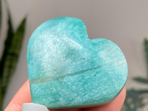 Venta al por mayor de cristal de amazonita natural de alta calidad, con forma de corazón, brillante y con efecto de nube, tendencia de moda, tema de amor - Product Image 1