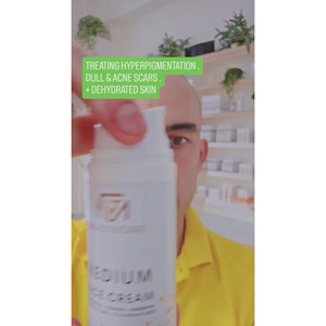 Crema Viso Media con Retinolo - Vitamina C e Acido Ialuronico - Product Image 4