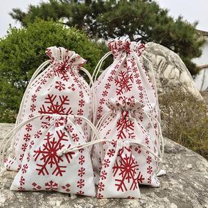 Vente en gros de pochettes en toile brodée blanche réutilisables, jolies pochettes en coton de chanvre, sac à cordon pour bougie, bijoux, cadeau - Product Image 5