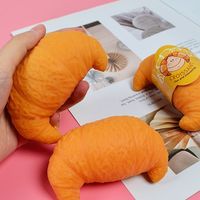 Jouets anti-stress en gros : Croissants à presser pour la décompression, jouets de décompression pour enfants, cadeaux et récompenses de classe, croissant doux