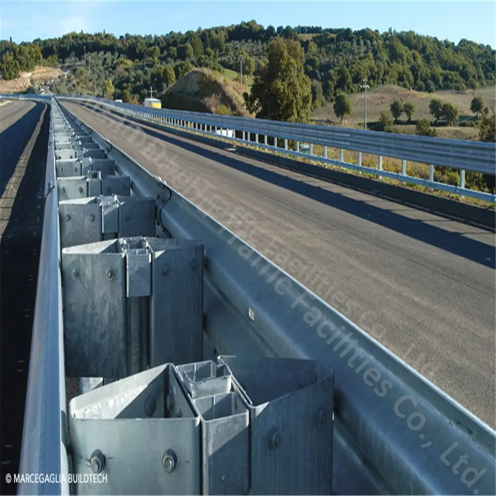 Barrera de Seguridad de Tráfico corrugada galvanizada de la venta caliente de la fábrica de China para Paquistán