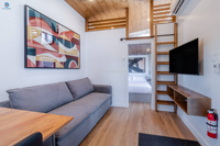 Maison mobile en acier de 8,06 x 2,48 x 2,8 m sur roues, préfabriquée, pour les vacances, le camping et la vie quotidienne
