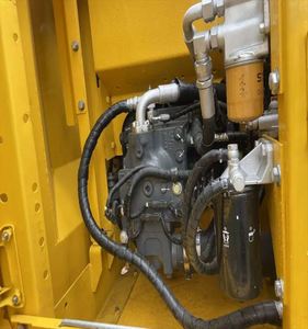 Miniexcavadora Usada KOMATSU PC130 de Alto Rendimiento, 2000 Horas de Trabajo, Peso Operativo de 10 Toneladas - Product Image 4