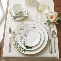 Service de table en céramique de luxe avec bordure dorée et motifs botaniques, assiettes en porcelaine fine personnalisées, tasses à thé et café avec soucoupes, ensemble de vaisselle
