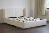 Base de Cama Queen Size de Lujo Tapizada en Terciopelo Crema con Cabecero de Alas y Almacenamiento, con Cajones para Dormitorio de Villa u Hogar
