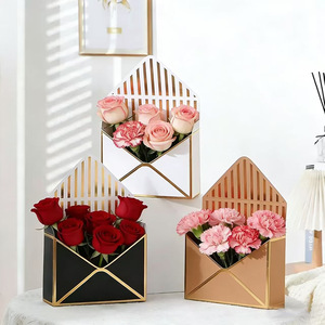 Boîte à fleurs en papier <span class=keywords><strong>kraft</strong></span> recyclable avec logo personnalisé, pliable, faite à la main, pour bouquets, vente en gros, dorée et embossée - Product Image 1