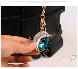 Sang Trọng Thời Trang Hợp Kim Cá Heo Móc Chìa Khóa Lấp Lánh Rhinestone Túi Trang Trí Cho Lưu Trữ Chìa Khóa Phong Cách Động Vật Hình Chủ Chìa Khóa - Product Image 3