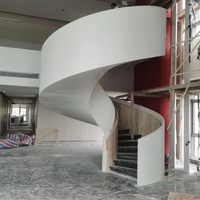 Escalier en colimaçon moderne en acier inoxydable finition or avec marches en marbre pour usage intérieur en villa, Foshan