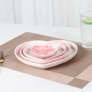 Кухонная посуда в форме сердца