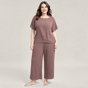 Ensemble Lounge Femme Grande Taille en Maille Côtelée, Tissu Extensible Confortable, Coupe Décontractée, Manches Courtes, Léger, Assorti, Tendance et Meilleure Vente - Product Image 2