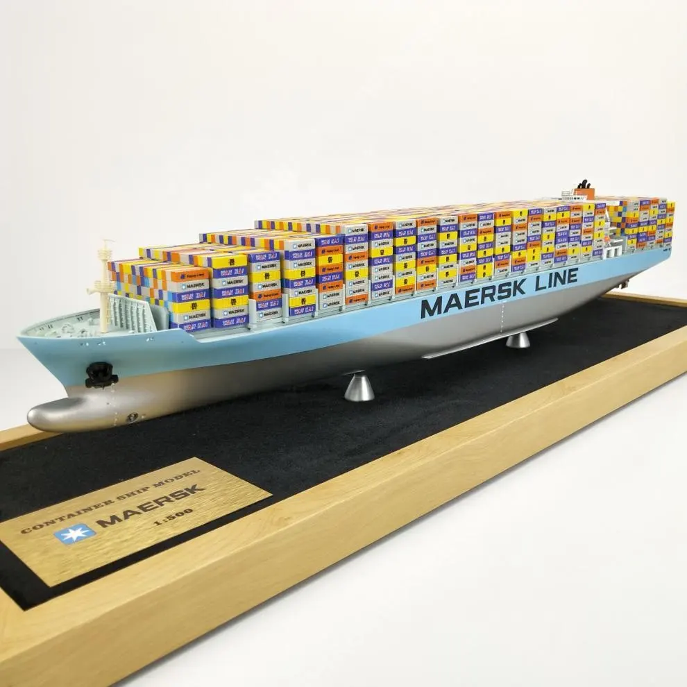 Modello di nave per container oceanici in scala di vernice che produce un modello fisico personalizzato per barche da carico sfuse