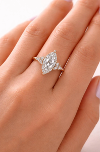 Anillo de Compromiso con Diamante Cultivado en Laboratorio, Diseño de Hoja Inspirado en la Naturaleza, Estilo Floral Vintage en Oro Rosa - Product Image 3