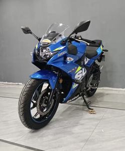 Moto Usata Suzuki GSX250, Moto Sportiva Entry-Level con Carenatura Completa e <span class=keywords><strong>Carrozzeria</strong></span> Aggressiva, Moto a Benzina - Product Image 3