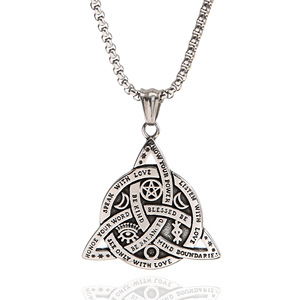 Yunnique – collier avec pendentif Triangle rétro en acier inoxydable pour hommes, design géométrique, chaîne de bijoux, accessoire pour pull - Product Image 5