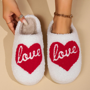 Cadeau de la Saint-Valentin en gros femmes hiver pantoufles d'intérieur chaud maison diapositives mignon amour coeur motif pantoufles belle polaire <span class=keywords><strong>pantoufle</strong></span> - Product Image 4