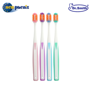 Brosse à dents de couleur macaron de forme irrégulière avec poils densément implantés et ultra-doux - Product Image 1