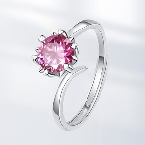 Anillo de Piedras Preciosas Chapado en Plata con Seis Garras Clásicas de 1 Quilate, Tamaño Ajustable, Piedras Blancas y Rosas para Compromiso de Boda - Product Image 2