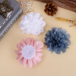 Flores de tela plisadas hechas a mano de 9 cm con diseño de camelia para el cabello, zapatos, bolsos, ropa, accesorios, artículos decorativos y manualidades. - Product Image 3
