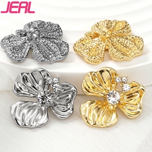 Nút hoa 22mm có thể giặt hợp kim kẽm với các điểm nhấn Rhinestone lấp lánh để trang trí hàng may mặc - Product Image 1