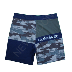 กางเกงว่ายน้ำแบบซับลิเมชั่นป้องกันรังสียูวีพร้อมซับใน ดีไซน์แบบ Quick Board ปิดด้วยเชือกผูก ผลิตจากโพลีเอสเตอร์/ไนลอน เหมาะสำหรับชายและหญิง ใส่ไปเที่ยวทะเล - Product Image 1