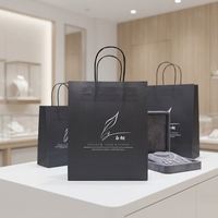 Sacs en papier de luxe personnalisés en gros avec logo imprimé, sac cadeau en papier kraft biodégradable pour la vente au détail