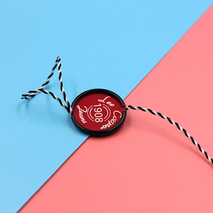 Étiquette de vêtement de luxe personnalisée en aluminium doré rose avec logo, attache en métal et sceau avec logo - Product Image 6