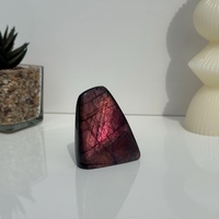 Mini Labradorite de forme libre avec éclat pêche-orange, Labradorite de forme libre effet coucher de soleil, Pierre précieuse violet-rose, Madagascar