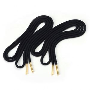 Zapatillas de Moda Negras con Cordones Redondos y Puntas Metálicas Personalizadas con Grabado - Product Image 1