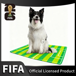 Produits pour animaux de compagnie officiels de la Coupe du monde de la <span class=keywords><strong>FIFA</strong></span>, tapis rafraîchissant pour animaux de compagnie en forme de terrain de football, gel auto-refroidissant pour chiens et chats - Product Image 6