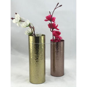 Jarrón de Flores Cilíndrico de Hierro y Cobre Hecho a Mano para Decoración de Mesa en el Hogar y Jardín para el Año Nuevo Chino, Diseño Contemporáneo Uttar - Product Image 3