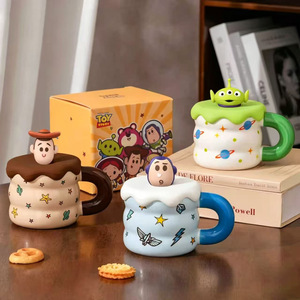 Taza de Cerámica <span class=keywords><strong>con</strong></span> Tapa de Figura 3D de Toy Story, Woody, Buzz, Alien, Textura de Crema Ondulada, Taza de Café, Taza de Agua, Taza de Desayuno, Caja de Regalo - Product Image 1