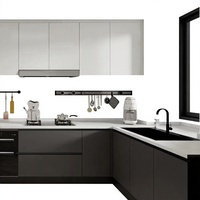 Ensemble d'armoires de cuisine modernes sur mesure, laquées brillantes, en forme de L, avec plan de travail, pour la rénovation de la maison
