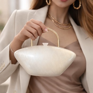 Bolso <span class=keywords><strong>de</strong></span> mano <span class=keywords><strong>de</strong></span> acrílico <span class=keywords><strong>de</strong></span> moda <span class=keywords><strong>de</strong></span> verano para mujer, diseño único, bolsos <span class=keywords><strong>de</strong></span> noche, bolso <span class=keywords><strong>de</strong></span> hombro con cadena, asa dorada, bolso pequeño <span class=keywords><strong>de</strong></span> mármol y cartera. - Product Image 5