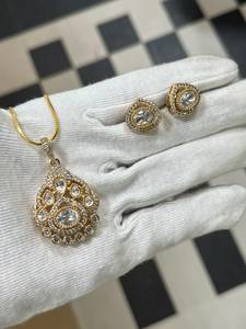 Pendentif traditionnel indien Polki finition or, vente en gros, bijoux ethniques de luxe pour mariée, accessoires de mariage pour femmes - Product Image 6