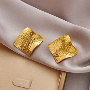 Pendientes Geométricos Cuadrados con Placa de Oro de 18K, Hipoalergénicos, Nueva Moda, Joyería para Mujer, Acero Inoxidable, Resistentes a los Arañazos - Product Image 4