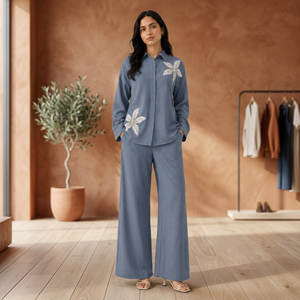 Ensemble coordonné pour femme, bleu poussière, broderie florale |   Chemise à manches longues boutonnée et pantalon palazzo taille haute à jambes larges - Product Image 3