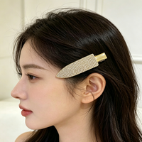Pinces à cheveux élégantes avec lettres scintillantes, pinces bec de canard pour franges latérales, accessoires de luxe pour femmes, vente en gros, fabriqué en Chine