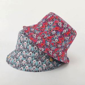 Casquette de pêcheur réversible personnalisée en coton 100% de haute qualité pour adultes, avec motif animalier imprimé et logo, idéale pour les voyages et la protection solaire ajustable. - Product Image 1