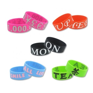 Set de Regalo Promocional 5 en 1 para Maratón Deportivo: Pulsera de Silicona, Toalla Refrescante y Cinturón Porta-Número - Product Image 4