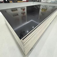 Contreplaqué filmé pour la construction de bâtiments religieux et d'églises, surface lisse, coffrage architectural en béton