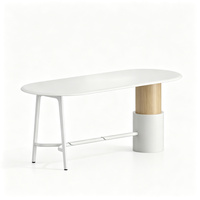 Table haute et bureau debout de style moderne pour mobilier de bureau ouvert contemporain, avec aménagement personnalisable