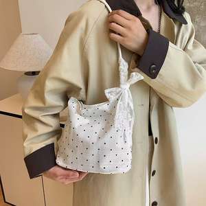 Bolso tipo cubo de encaje de lunares con hombro cruzado con lazo para mujer - Product Image 1