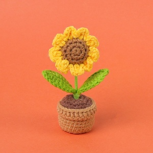 Ramo de simulación de girasoles, tulipanes y rosas tejidos a mano en maceta pequeña, decoración de escritorio, regalo de boda - Product Image 2