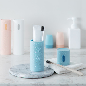 Kit de soins bucco-dentaires portable Hy-0206 pour les voyages, avec brosse à dents en plastique, dentifrice et gobelet de rangement, pour la maison, les couples et l'utilisation avec du bain de bouche. - Product Image 2