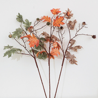Décoration d'automne directement de l'usine : Branche artificielle rustique en faux chêne avec chêne-grenon et grosses baies pour arrangements floraux de mariage