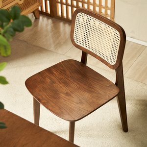Sedia da Pranzo Scandinava <span class=keywords><strong>in</strong></span> <span class=keywords><strong>Legno</strong></span> Massello con Schienale <span class=keywords><strong>in</strong></span> Rattan - Finiture <span class=keywords><strong>in</strong></span> <span class=keywords><strong>Legno</strong></span> Scuro, Sedia Laterale <span class=keywords><strong>per</strong></span> <span class=keywords><strong>Cucina</strong></span>, Casa e Ristorante - Product Image 4