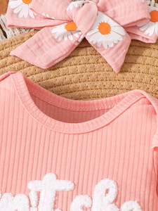 Set 3 Pezzi per Neonata 0-9 Mesi: Tutina a Costine, Pantaloni con Stampa Margherita e Fiocco per Capelli Abbinato - Product Image 4